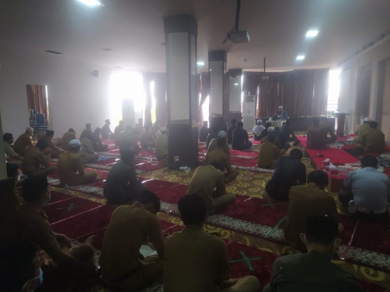 Ustadz Abdurrahman Sampaikan Kajian Tentang Kemulian Sebuah Nama