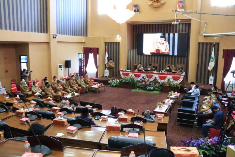Bupati Sampaikan Jawaban Atas Pemandangan Umum Fraksi Terhadap Dua Buah Raperda