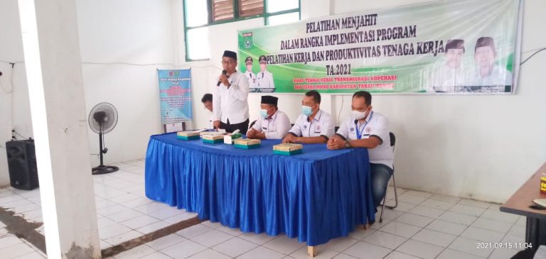 Resmi Dibuka, Disnakertranskop dan UM Tanbu Bina 16 Penjahit Ikuti Pelatihan