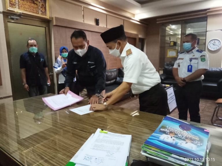 Pemkab Tanbu Terima Bantuan Penanganan Bencana Alam dari Pelindo Cabang Batulicin