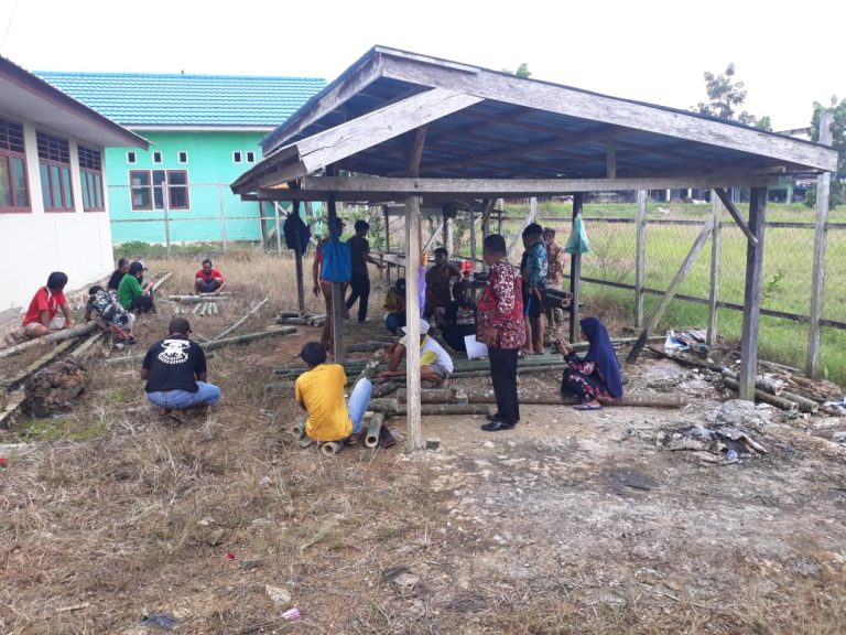 Disdagri Tambu Laksanakan Pelatihan Anyaman Bambu di Mantewe