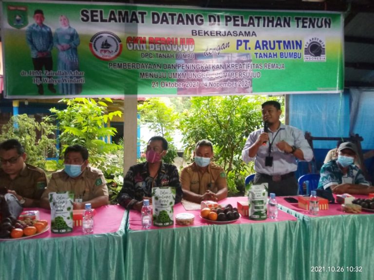 Disdagri Tanbu Apresiasi Pelatihan Tenun di Kusan Hilir