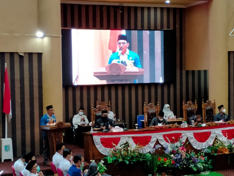 Fraksi DPRD Berikan Pemandangan Umum Terhadap Dua Raperda