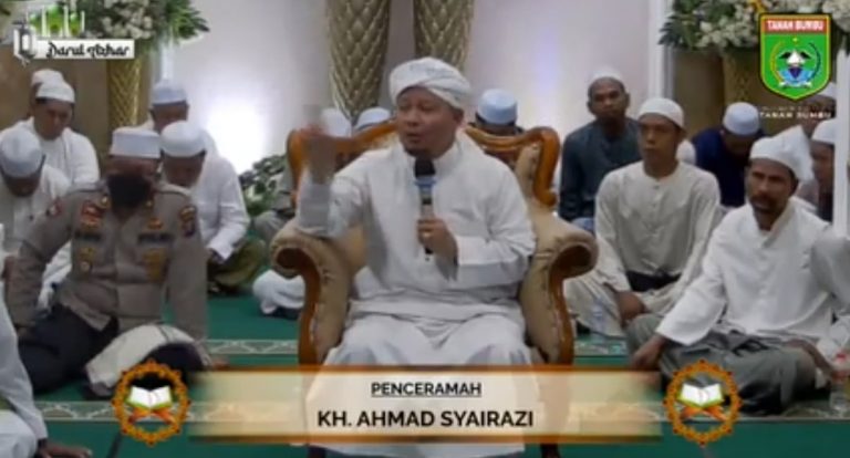 KH Ahmad Syairazi Sampaikan Pentingnya Memperhatikan Posisi Shalat