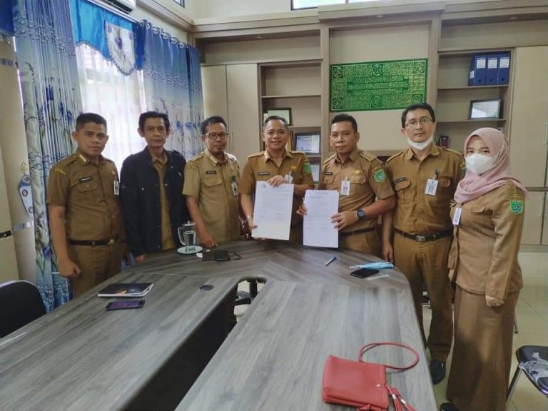 Serah Terima Perbup Antara Dinas PMD dan Bagian Pemerintahan Setda