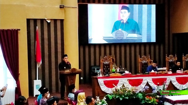 Bupati Zairullah Lantunkan Sholawat pada Rapat Paripurna Pengambilan Keputusan 2 Perda