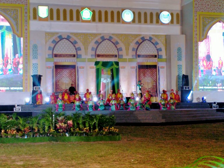 Ayied Al’Aydrus Terima Hadiah Umroh dari Bupati Zairullah 