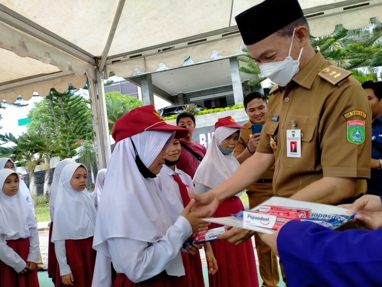 Sekda Ambo Sakka Ajak Anak-anak Rajin Gosok Gigi