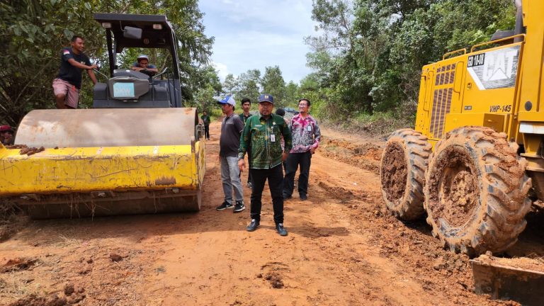 Dinas PUPR Tanah Bumbu Pastikan Jalan Alternatif Tujuh Hari Selesai