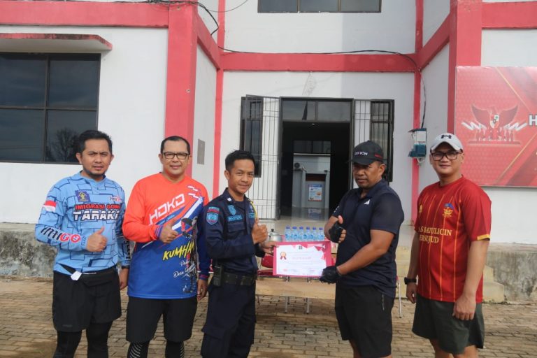 Kakanwil Kemenkumham Kalsel Berikan Penghargaan kepada Tim Humas Lapas Batulicin