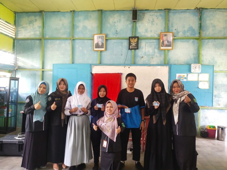 Peringati HUT SMAN 1 Kusan Hilir, Disdukpencapil Gelar Dilan Amanah