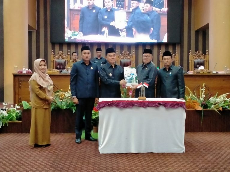 Raperda Tentang Pemekaran Delapan Desa Diparipurnakan 