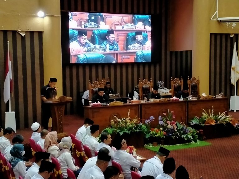 DPRD Tanbu Sampaikan Jawaban Raperda Tentang Bumdes dan Faskes Swasta