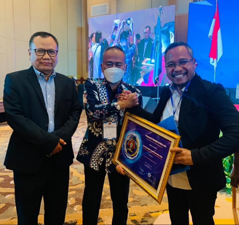 PWI Kalsel Dapat Penghargaan PWI Pusat