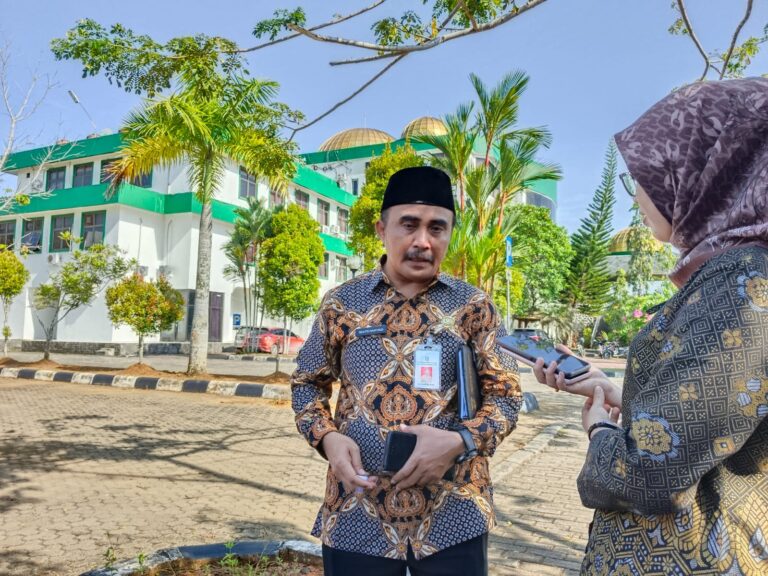 Meriahkan Batulicin Festival Disdukpencapil Layani Perekaman e-KTP