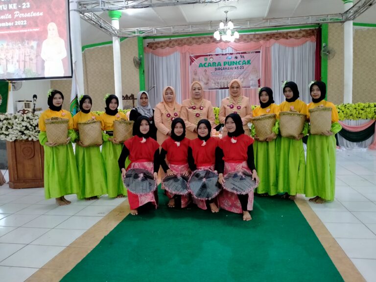 Wakili Kalsel dan Tanbu, SMPN 1 Batulicin Raih Juara 1 Lomba Tari Tingkat Nasional
