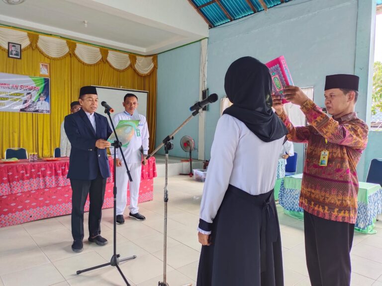 Lantik BPD PAW, Camat Agus Salim Harapkan BPD Menjadi Mitra Terbaik dalam Membangun Desa