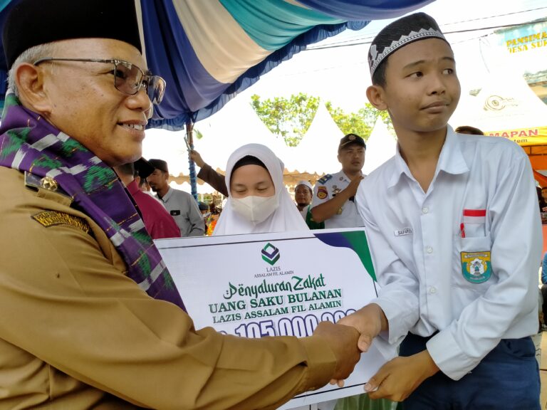 Menag RI Launching Program Zakat di Tanah Bumbu 