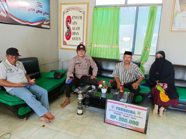 Desa Juku Eja Salurkan BLT kepada Keluarga Penerima Manfaat
