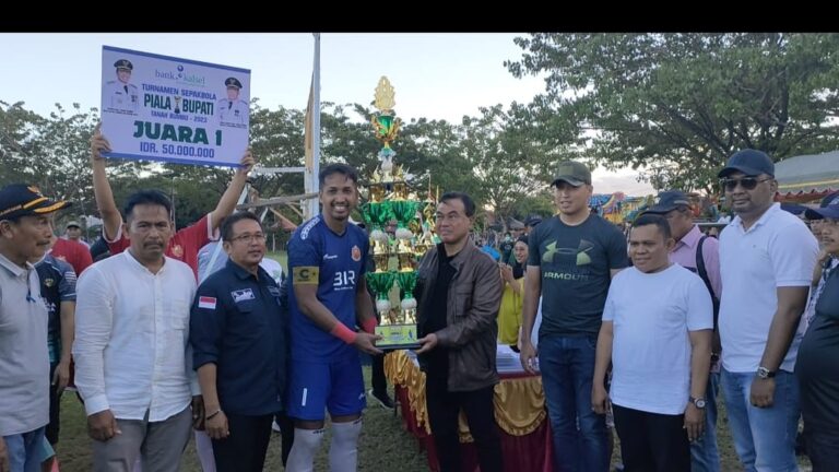 Renovasi Lapangan 7 Februari Pagatan, Abah Zairullah : Kita Bantu Rp 2 Miliar