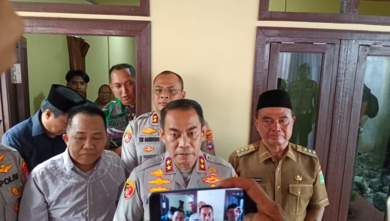 Kapolda Kalsel Andi Rian Resmikan Bedah Rumah di Tanah Bumbu
