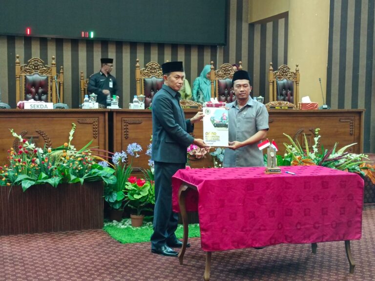 Bupati Terima Rekomendasi DPRD LKPj TA 2022