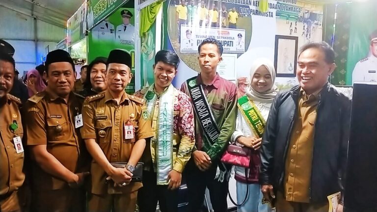 Bupati Zairullah Tinjau Semua Stand SKPD di Pesona Pesta Adat Mappanre RI tasi’e Pagatan
