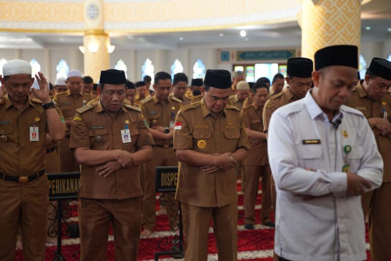 Bupati Zairullah Azhar Ikuti Sholat Hajat Bersama Jamaah Calon Haji Tanah Bumbu