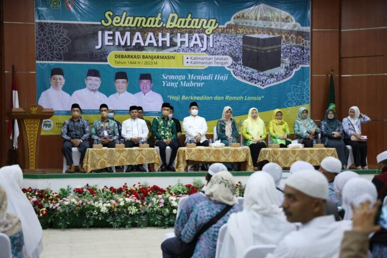 Sekda Ambo Sakka Hadiri Penyambutan Jamaaah Haji Kloter 9 6 Sekda Ambo Sakka Hadiri Penyambutan Jamaaah Haji Kloter 9