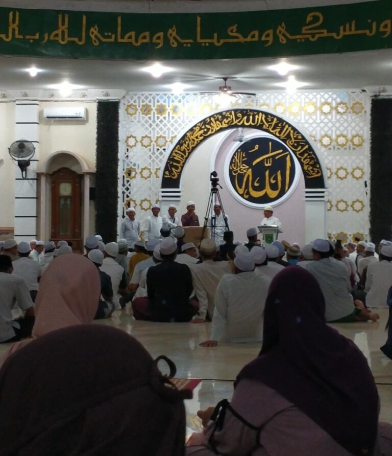 Jamaah Lailatul Jumat Pemkab Tanah Bumbu Terima Dorprize Berhadiah