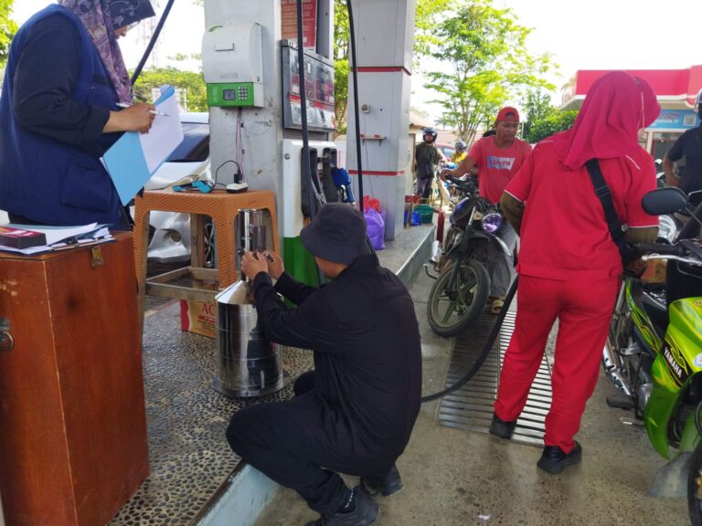 Diskumdagri Tanah Bumbu Lakukan Pengawasan UTTP SPBU