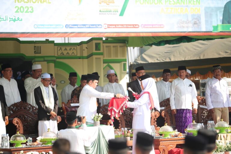 Wakili Bupati Tanah Bumbu, Asisten Pemerintahan Hadiri Peringatan Hari Santri Nasional