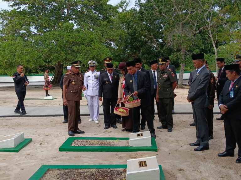 Ziarah Makam Pahlawan 7 Februari Berlangsung Khidmat