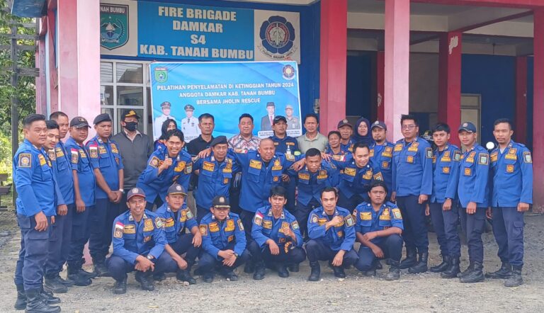 Kerjasama Jhonlin Rescue, Damkar Tanah Bumbu Gelar Pelatihan Penyelamatan dari Ketinggian