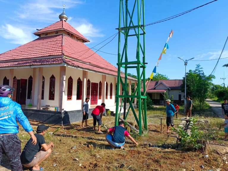 Persiapan Malam Nisfu Sya’ban, Warga Komplek Sepunggur Raya Indah Giat Gotong Royong