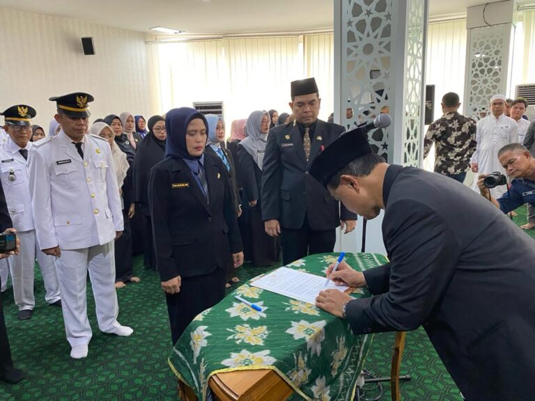 Bupati Tanah Bumbu Lantik Erly dan Lia Hamita Jadi Kepala Dinas, Lima Camat Bergeser