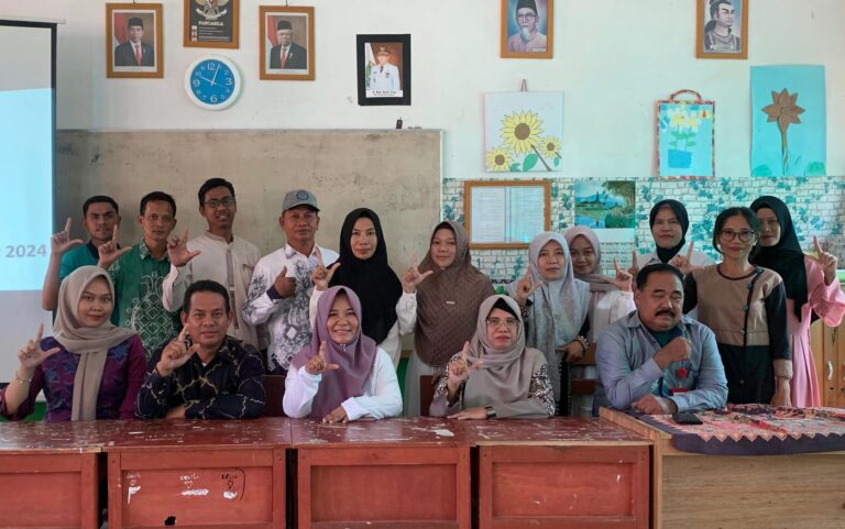 DLH Tanah Bumbu Berikan Pembinaan Sekolah Adiwiyata