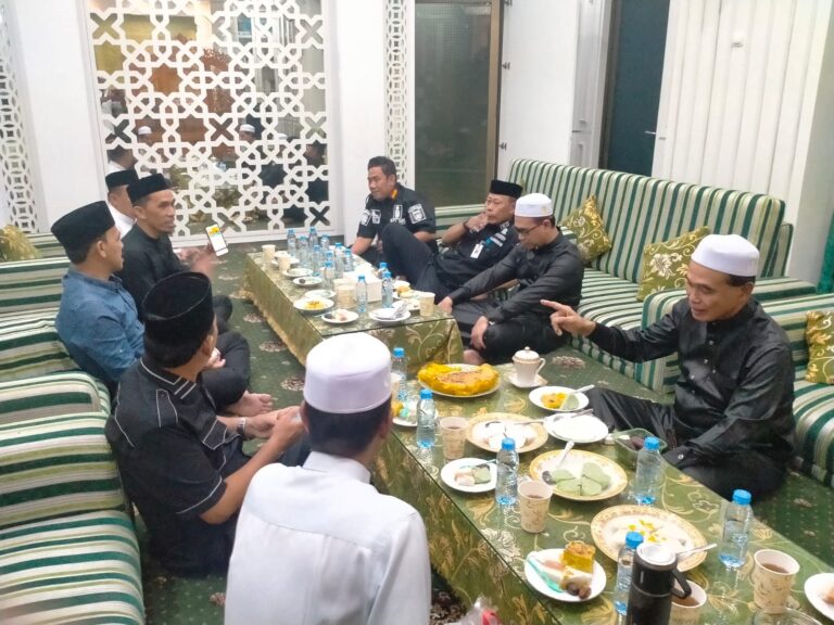 Abah Zairullah Buka Puasa Bersama dengan Kepala Dinas Pemkab Tanah Bumbu