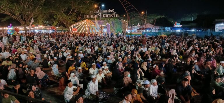 Ribuan Masyarakat Hadiri Tabligh Akbar di Pesta Pantai Mappanre Ri Tasi’e