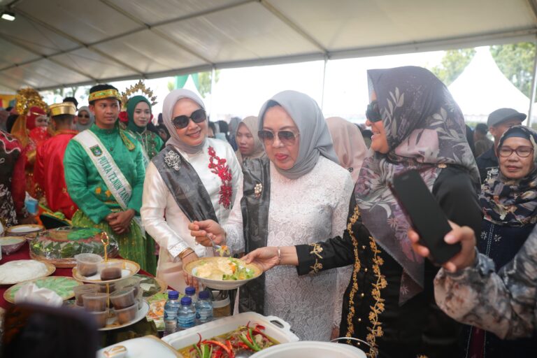 Puncak Mappanre Ri Tasi’e Meriah, Pengunjung Disuguhi Kuliner Gratis Khas Nusantara