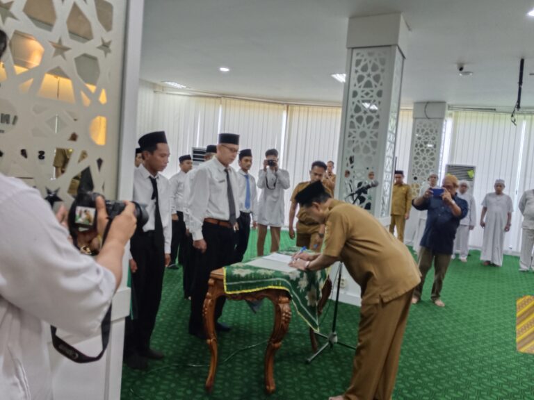 Bupati Abah Zairullah Lantik Anggota BPD Desa Al-Kausar dan Makmur Mulya Kecamatan Satui