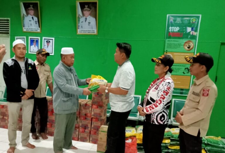 Peduli Korban Terdampak Banjir Kusan Hulu, Pemkab Tanah Bumbu Salurkan Sembako
