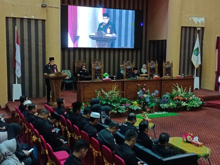 Rapat Paripurna DPRD, Bupati Sampaikan Jawaban Raperda RPJPD 2025 – 2045