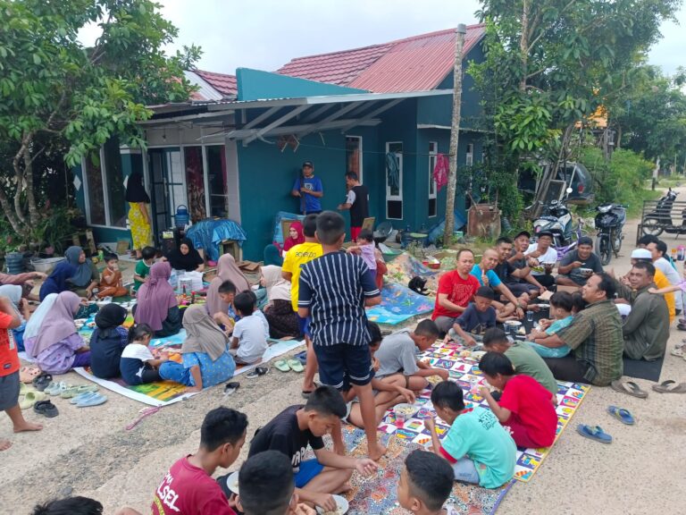 Hari Asyura 10 Muharram, Warga Komplek Perumahan Sepunggur Raya Indah Masak Bubur Asyura dan Panjatkan Doa Bersama