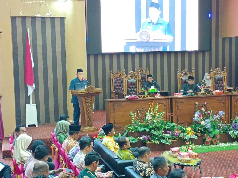 Bupati Sampaikan Pendapat Terhadap Raperda Inisiatif DPRD dalam Rapat Paripurna