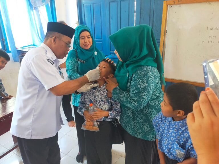 Pastikan PIN Polio Terlaksana Menyeluruh, Camat Kusan Hulu Giat Lakukan Pendampingan Vaksinasi