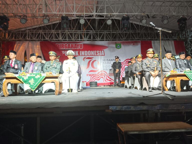 Apel Taptu dan Pawai Obor Sambut Peringatan HUT ke-79 RI di Tanah Bumbu