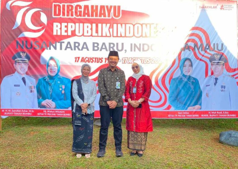 Kepala Kantor BPJS Kesehatan Ira Ida Sanjaya Hadiri Upacara HUT ke-79 Republik Indonesia di Kantor Bupati Tanah Bumbu