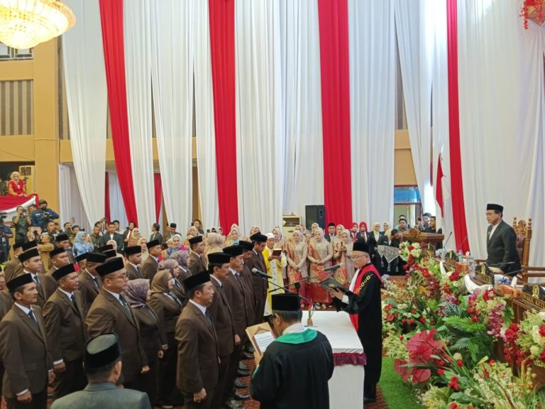 35 Anggota DPRD Tanah Bumbu Resmi Dilantik