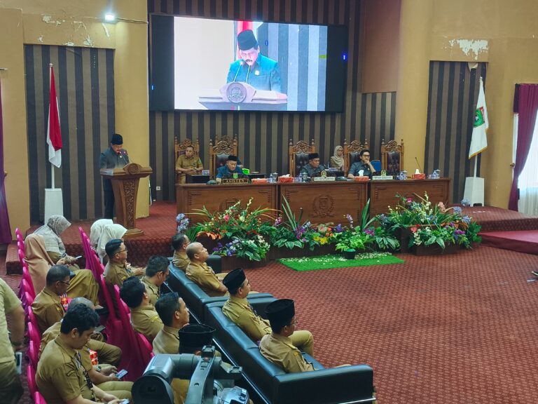 DPRD Tanah Bumbu Sampaikan Pemandangan Umum Terhadap Raperda Perubahan Atas Perda No 19 Tahun 2022